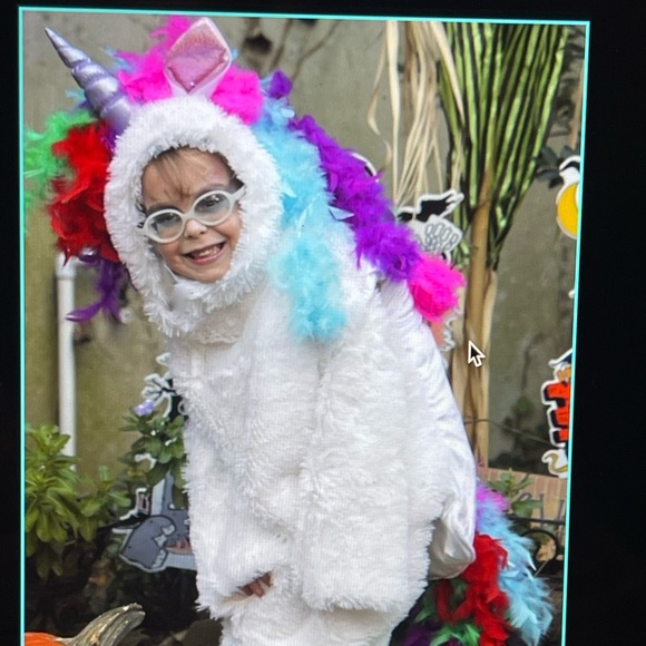 Meet your Posher, be sure to bundle to save❤️ - Picture 4 of 16